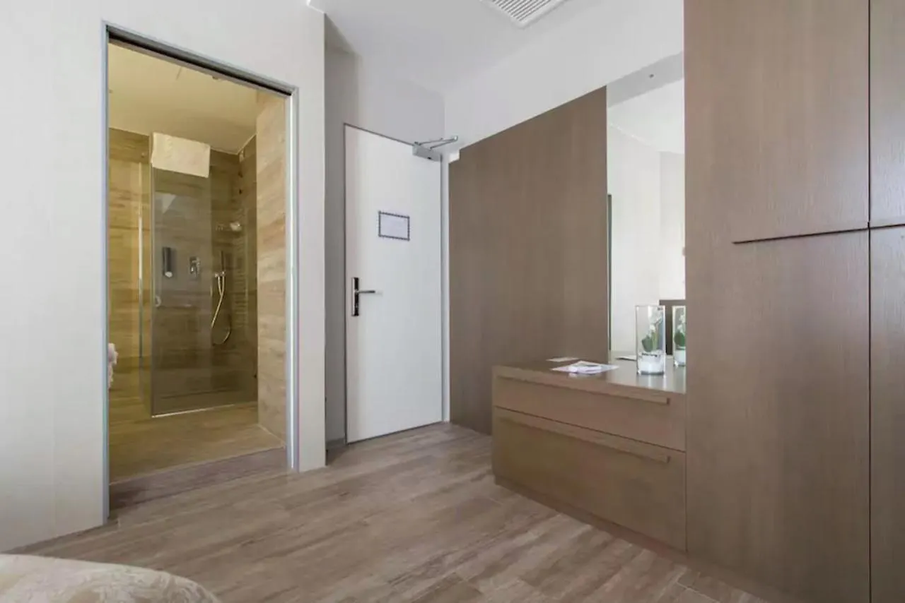 Ginevra Rooms Bergamo 2*,  Italy
