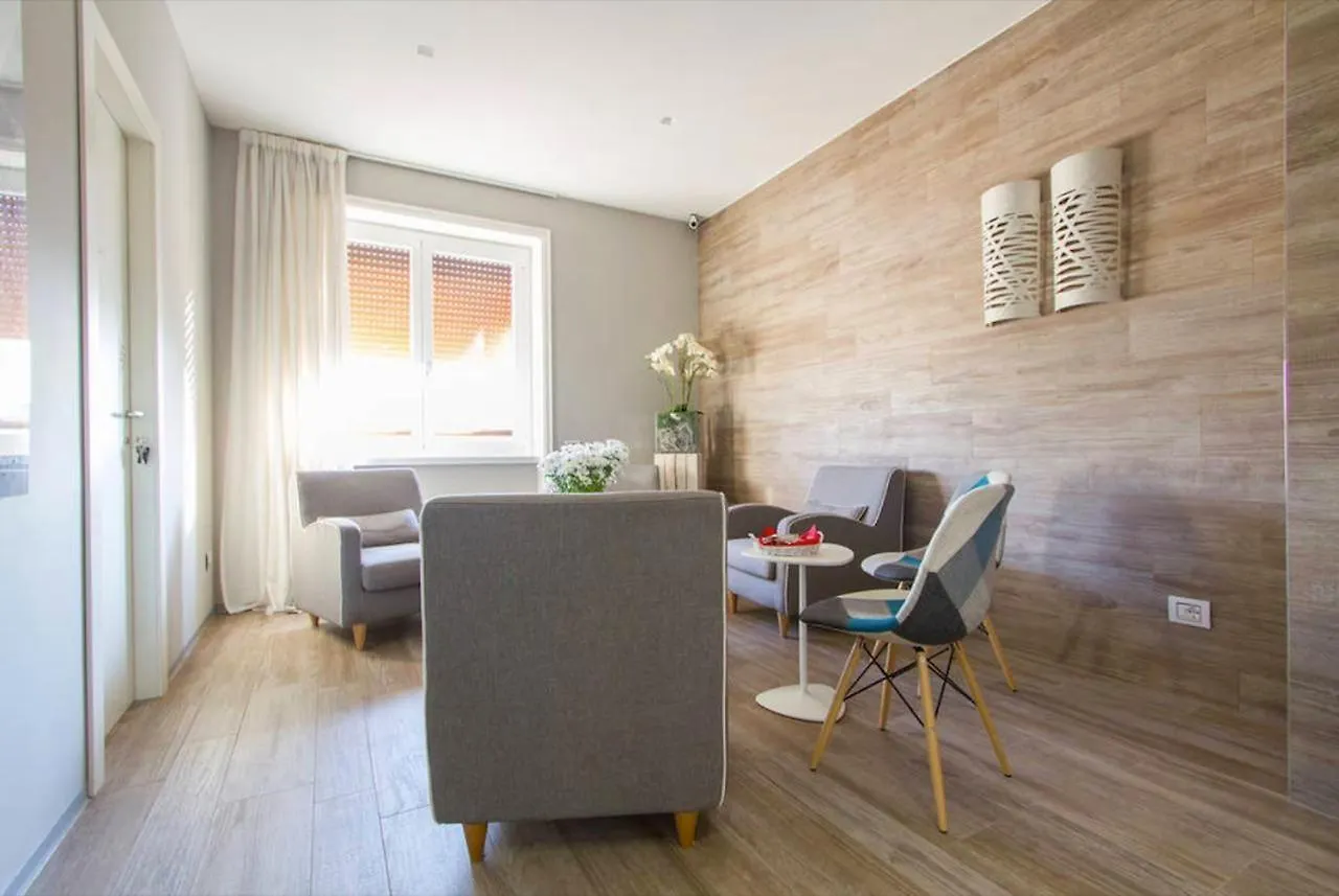 Ginevra Rooms Bergamo 2*,  Italy